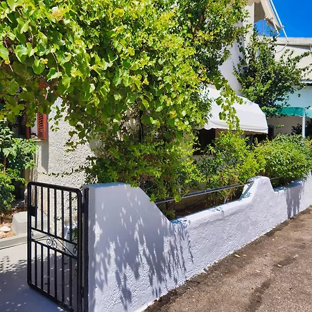 Akrata Golden House 2 *