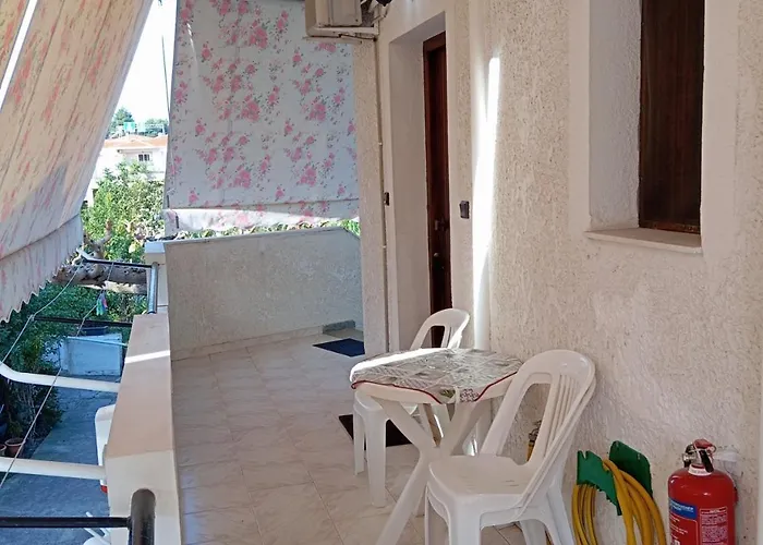 Apartman Akrata Golden House 2 *